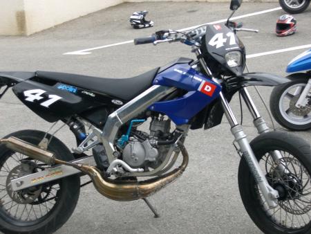 ben c la moto a wadoun!!il voulé kje la prene en foto!mdr!!jtd