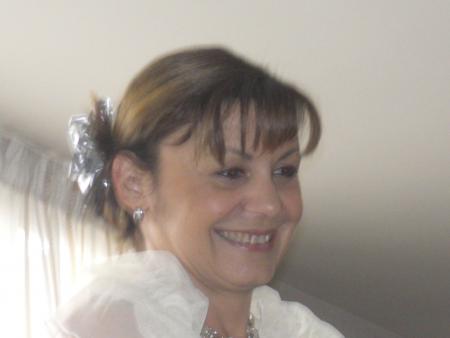 ma tite maman chéry!!sérieu té tro belle c normal jte ressenbl!!mddr!!non sérieu té tro adorable tu me léce tt fér tu ren tro eureuse!!JtM